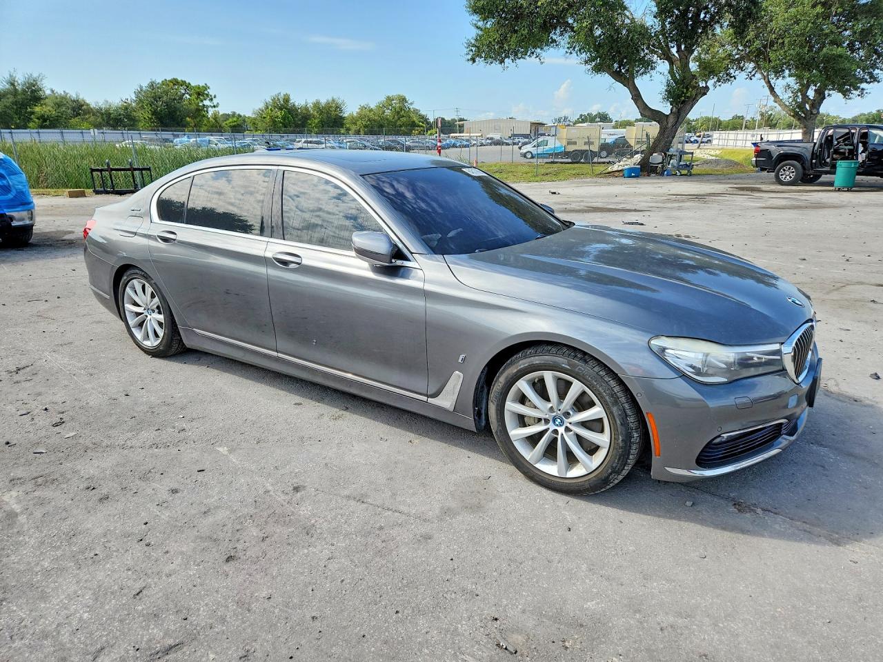 2017 BMW Seria 7 740e - zdjęcie 4