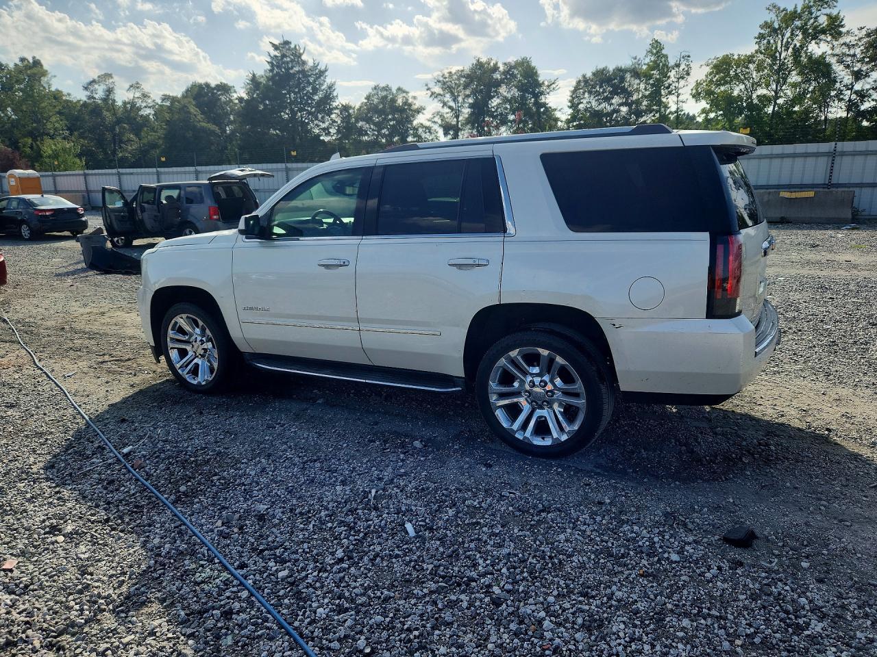 2015 GMC Yukon Denali - zdjęcie 2