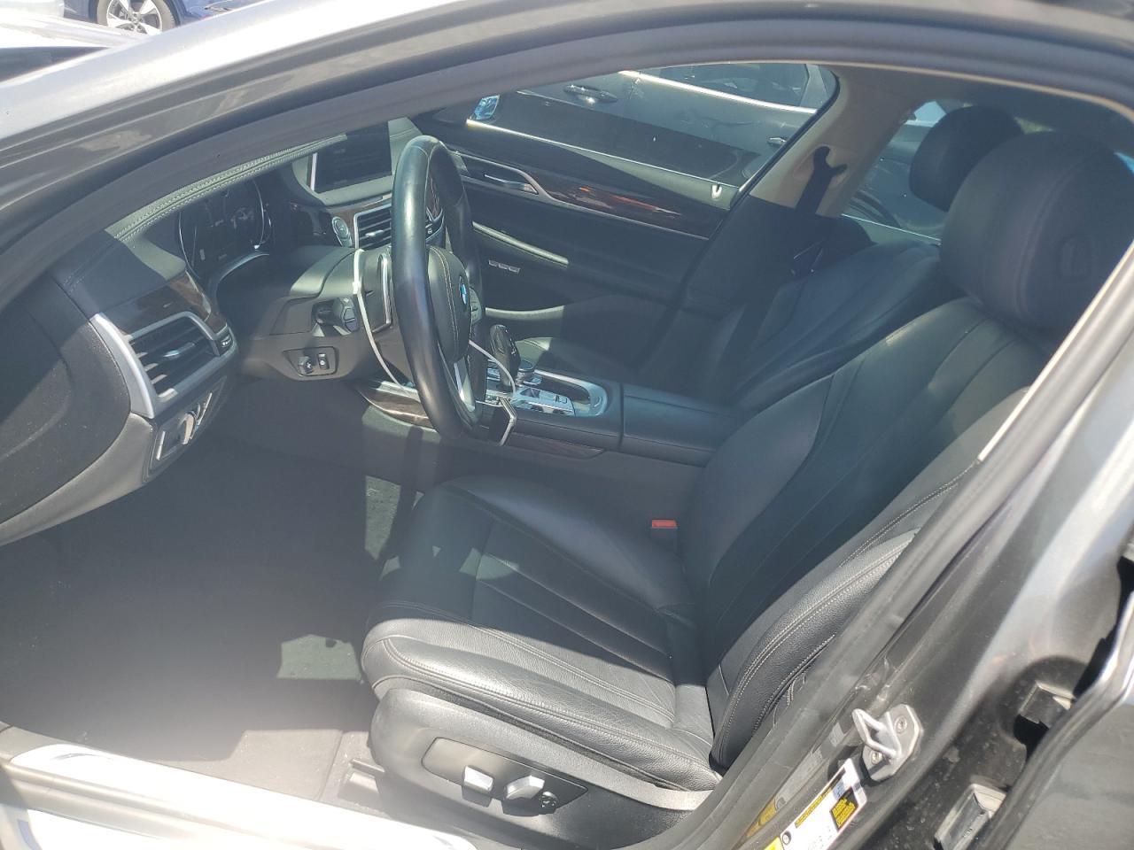 2018 BMW Seria 7 740e - zdjęcie 7