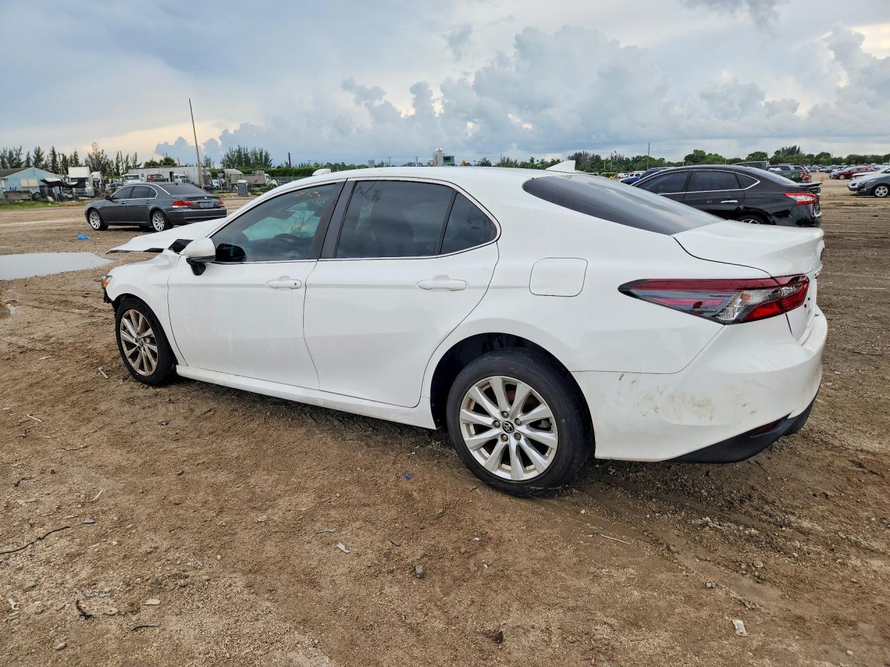 2023 Toyota Camry Le - zdjęcie 2