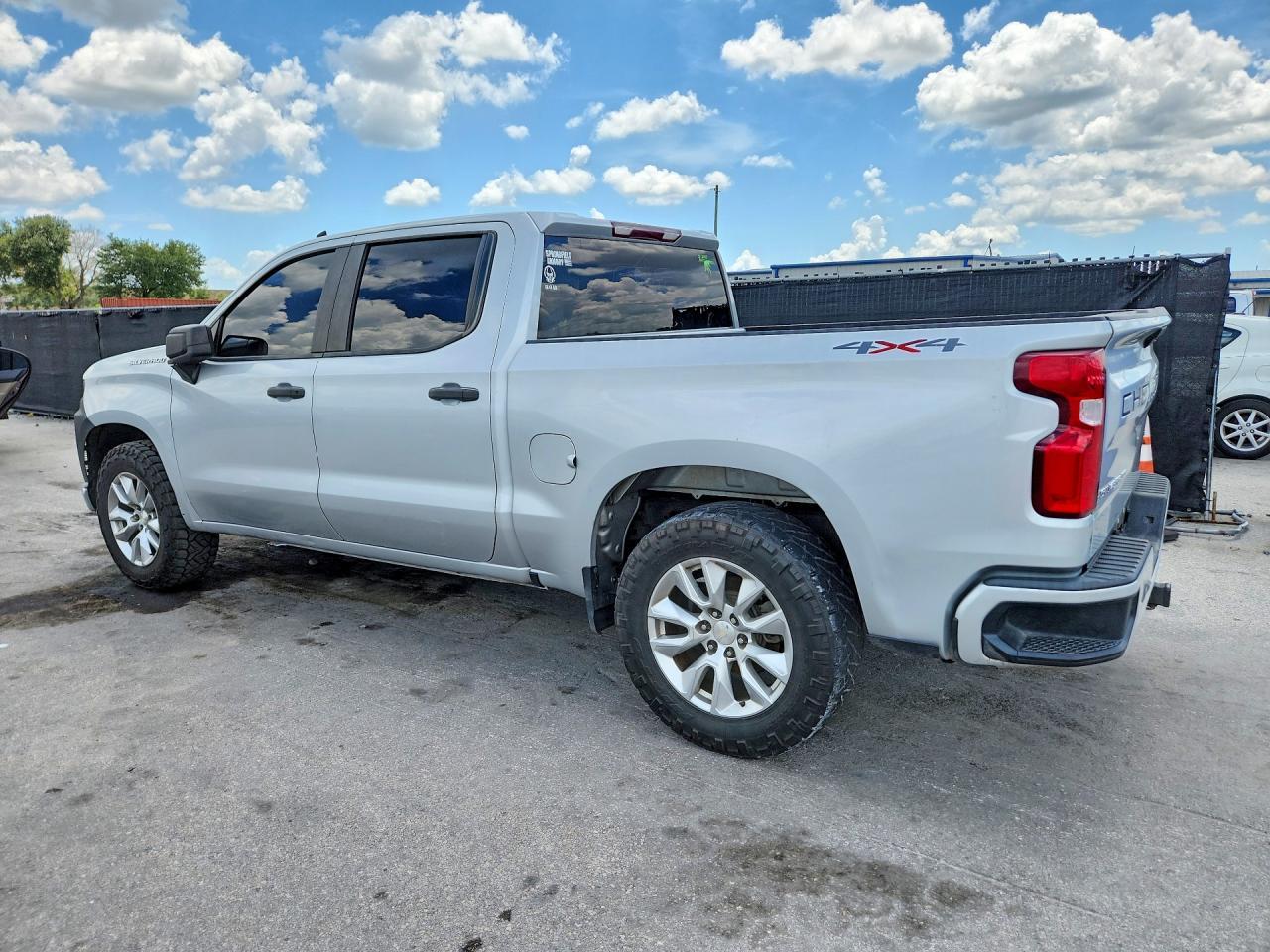 2020 Chevrolet Silverado K1500 Custom - zdjęcie 2