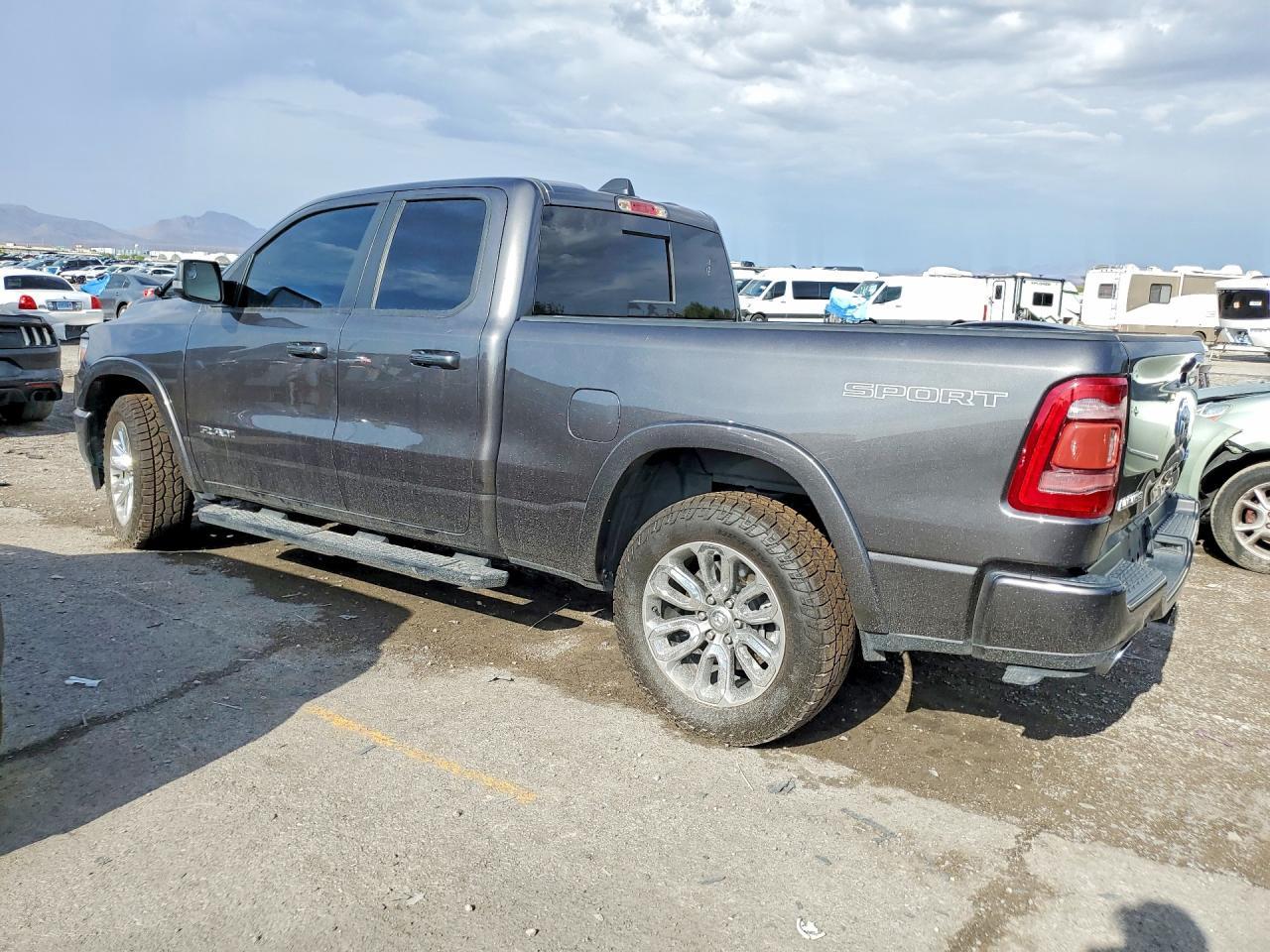 2020 Ram 1500 Laramie - zdjęcie 2