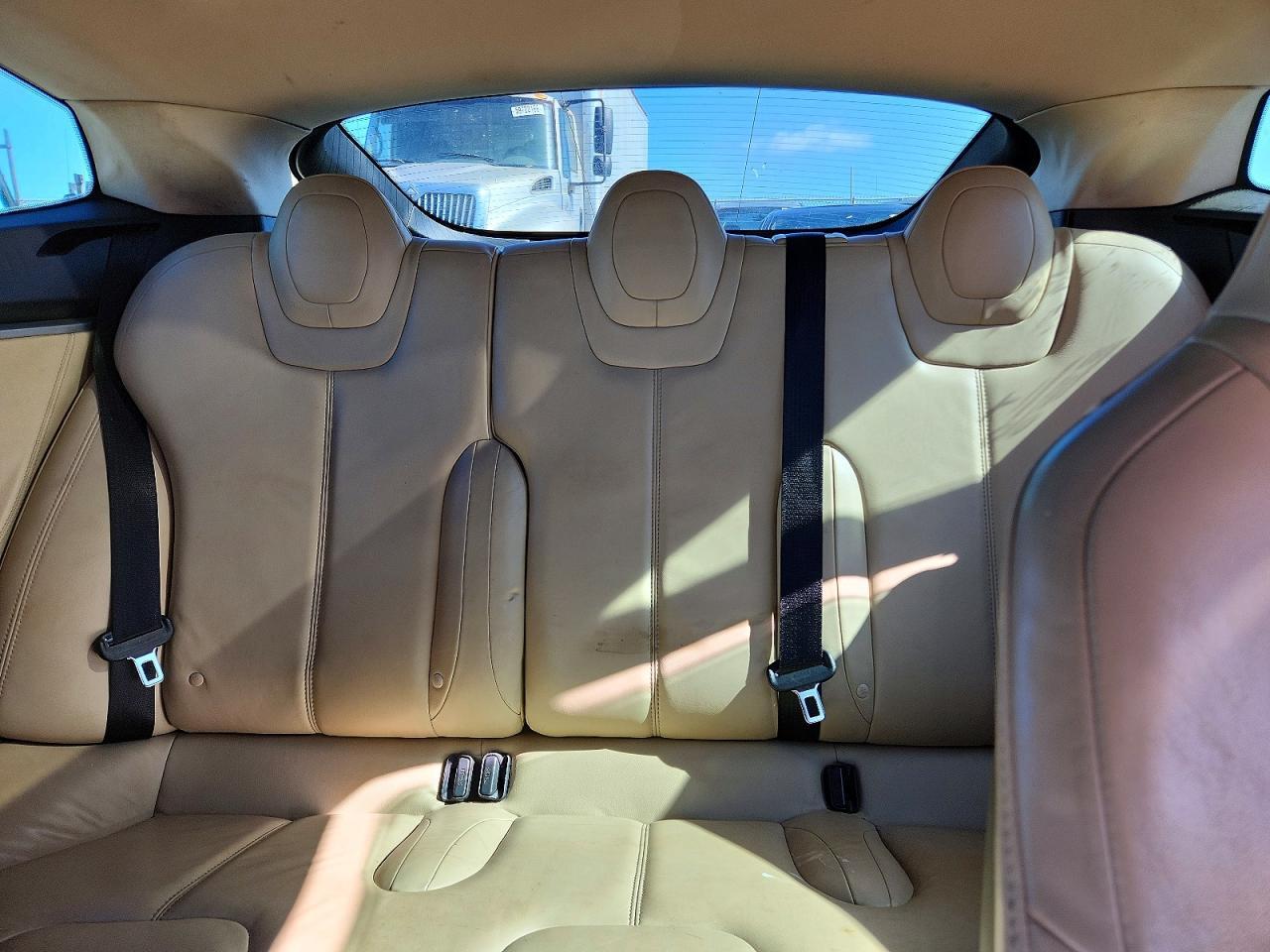 2014 Tesla Model S - zdjęcie 10