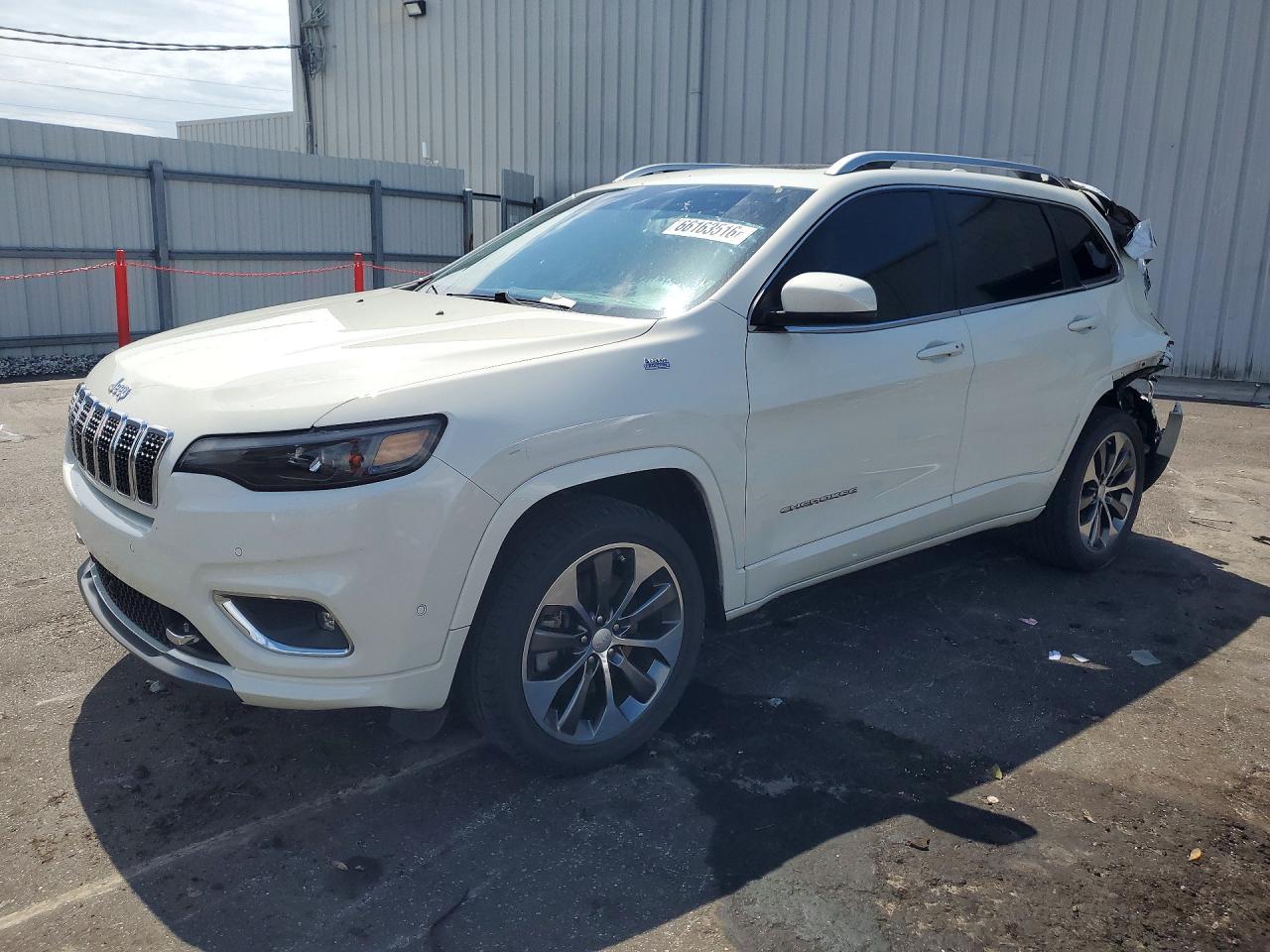 2019 Jeep Cherokee Overland - zdjęcie główne