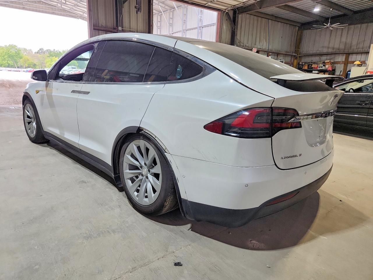 2016 Tesla Model X - zdjęcie 2