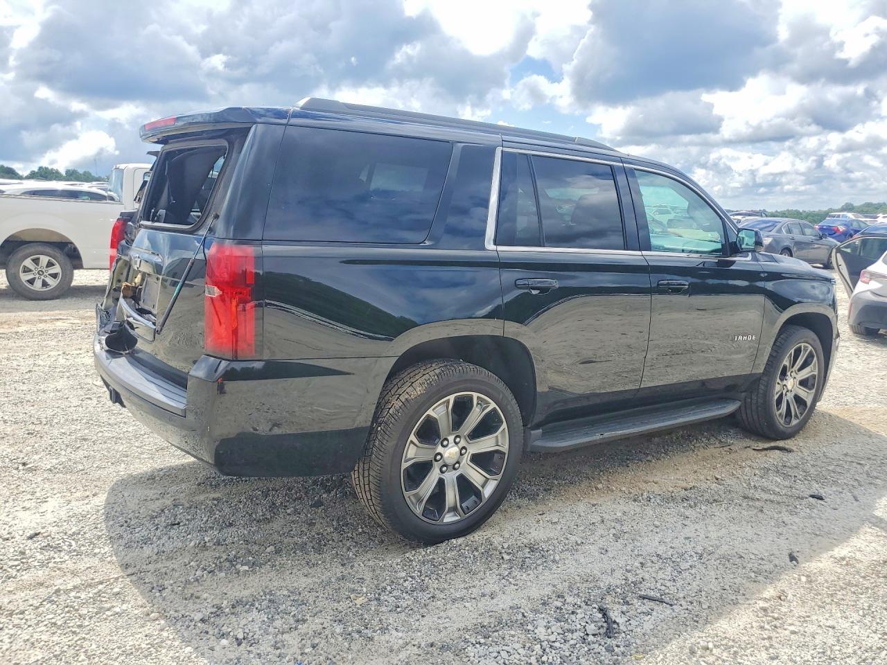2017 Chevrolet Tahoe C1500 Ls - zdjęcie 3