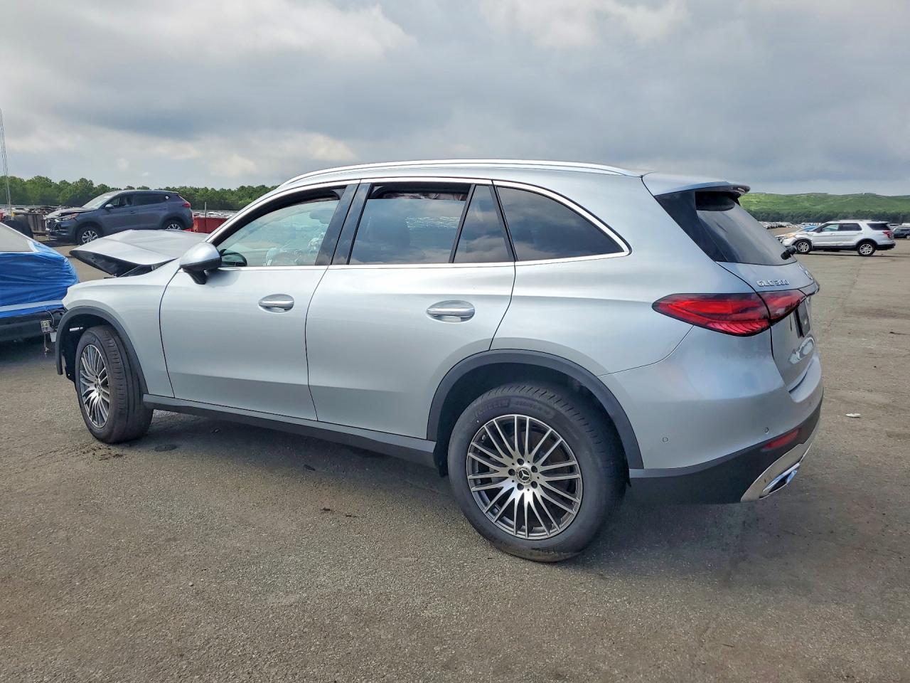 2026 Mercedes-Benz Glc 300 4Matic - zdjęcie 2