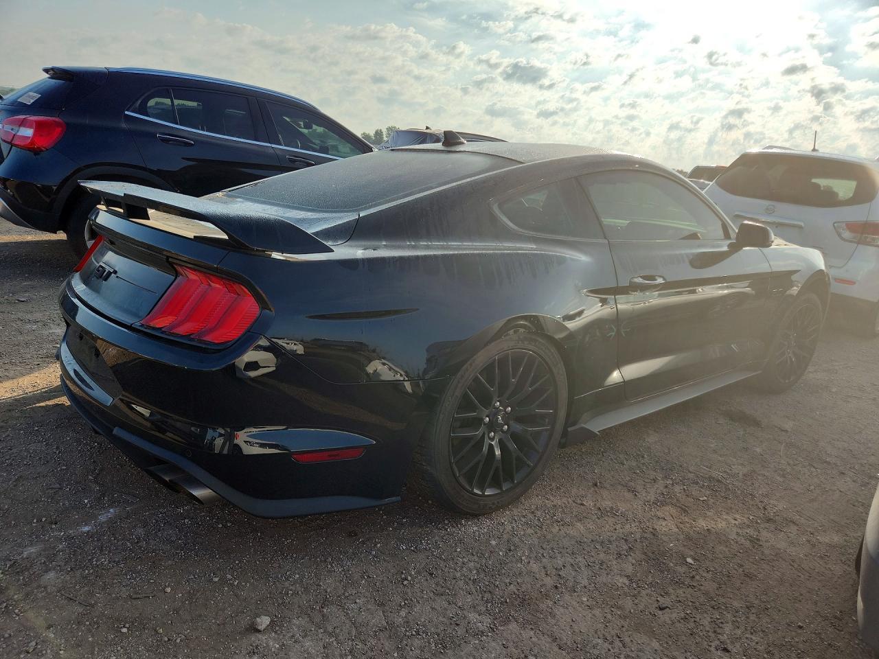 2021 Ford Mustang Gt - zdjęcie 3