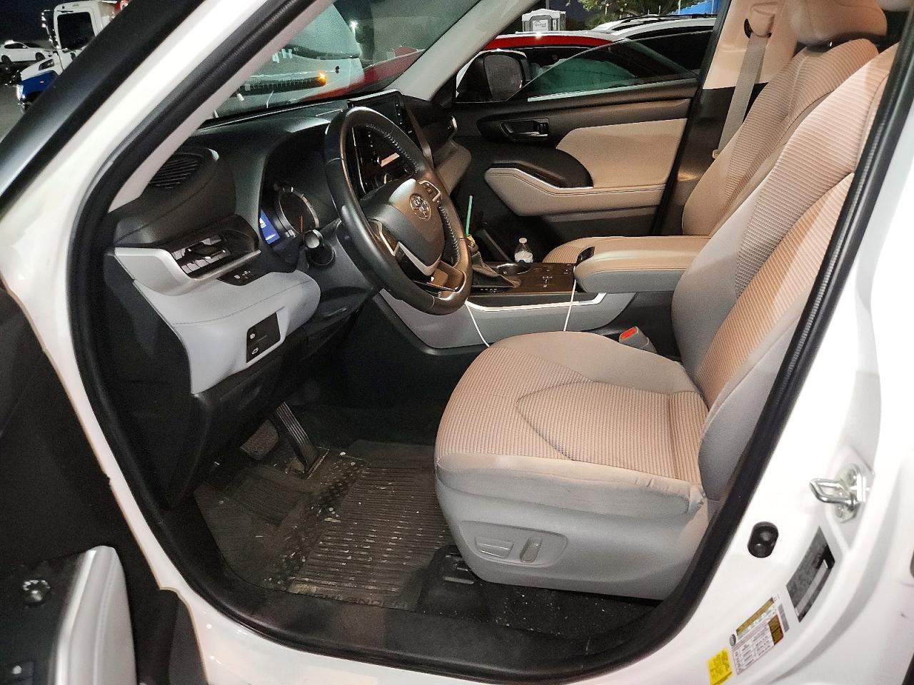 2022 Toyota Highlander Le - zdjęcie 7