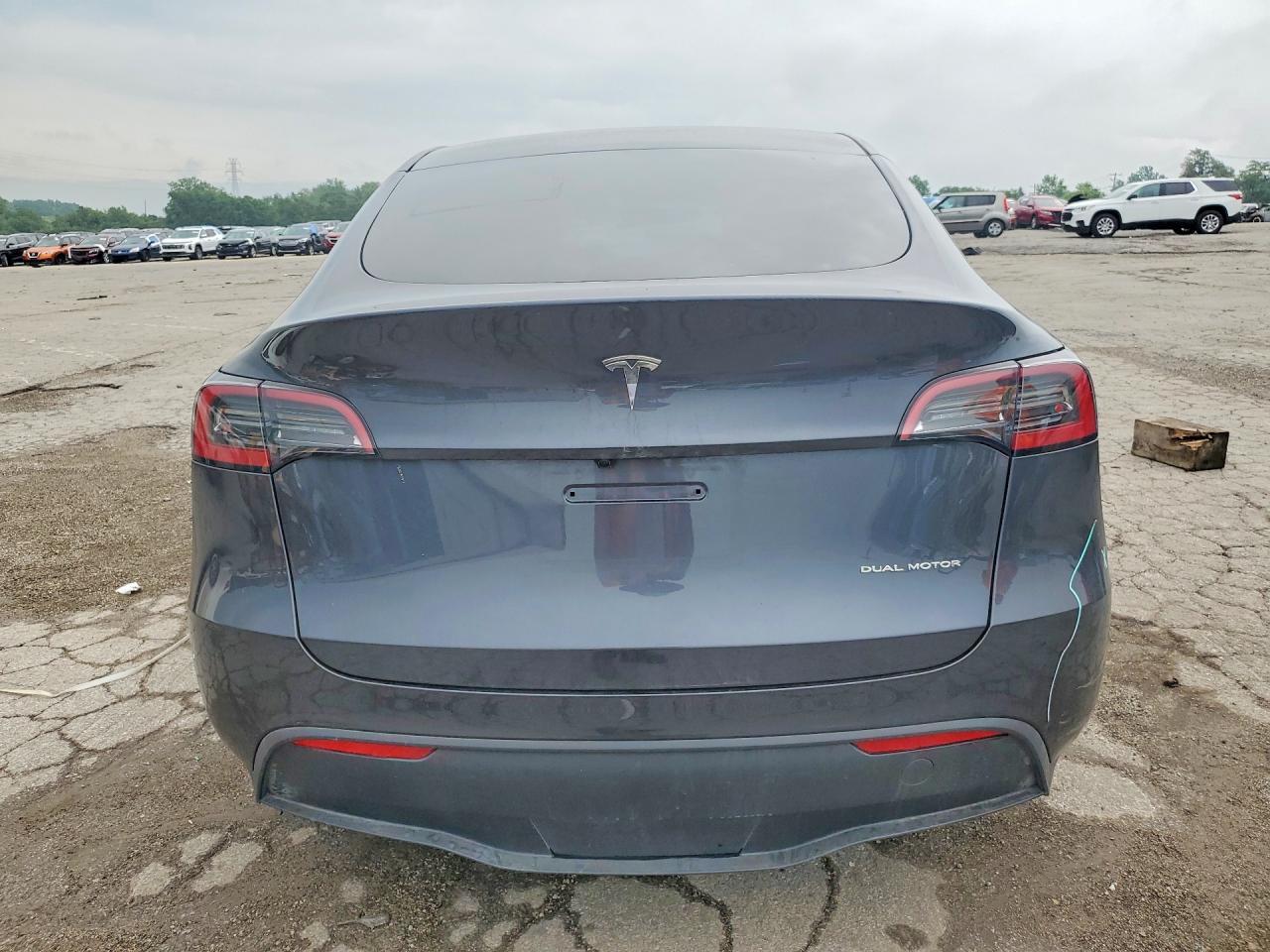 2025 Tesla Model Y - zdjęcie 6