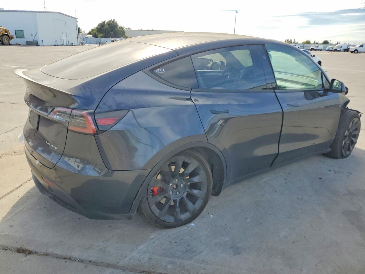 2024 Tesla Model Y - zdjęcie 3
