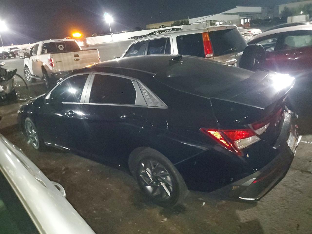 2024 Hyundai Elantra Sel - zdjęcie 2