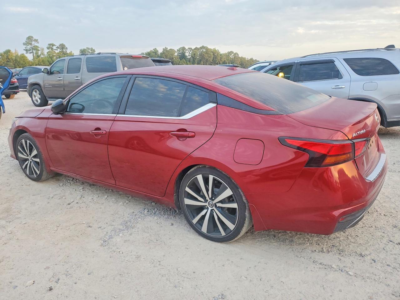 2020 Nissan Altima Sr - zdjęcie 2