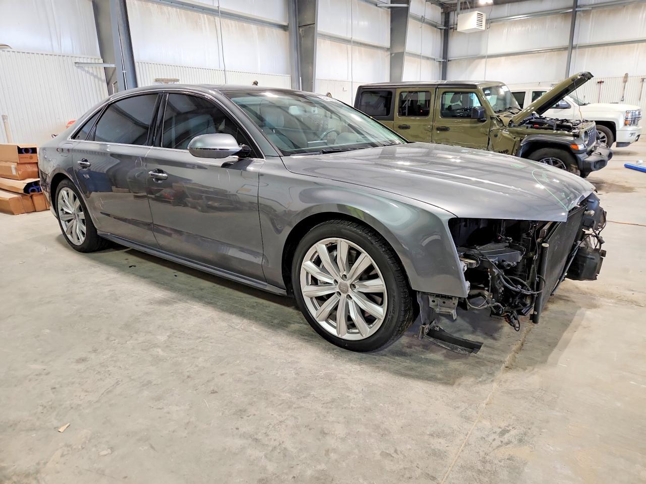 Audi A8 - zdjęcie 4