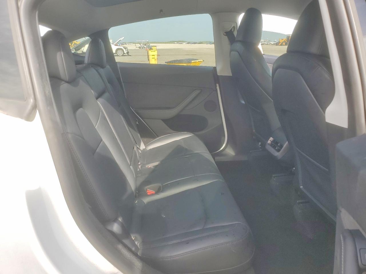 2024 Tesla Model Y - zdjęcie 10