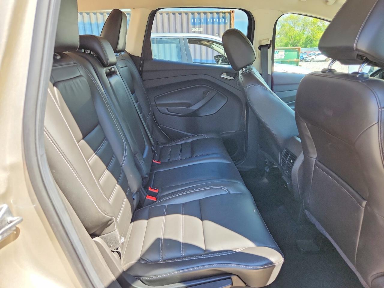 2017 Ford Escape Titanium - zdjęcie 11