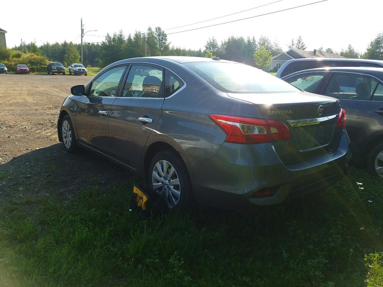 2019 Nissan Sentra S - zdjęcie 2