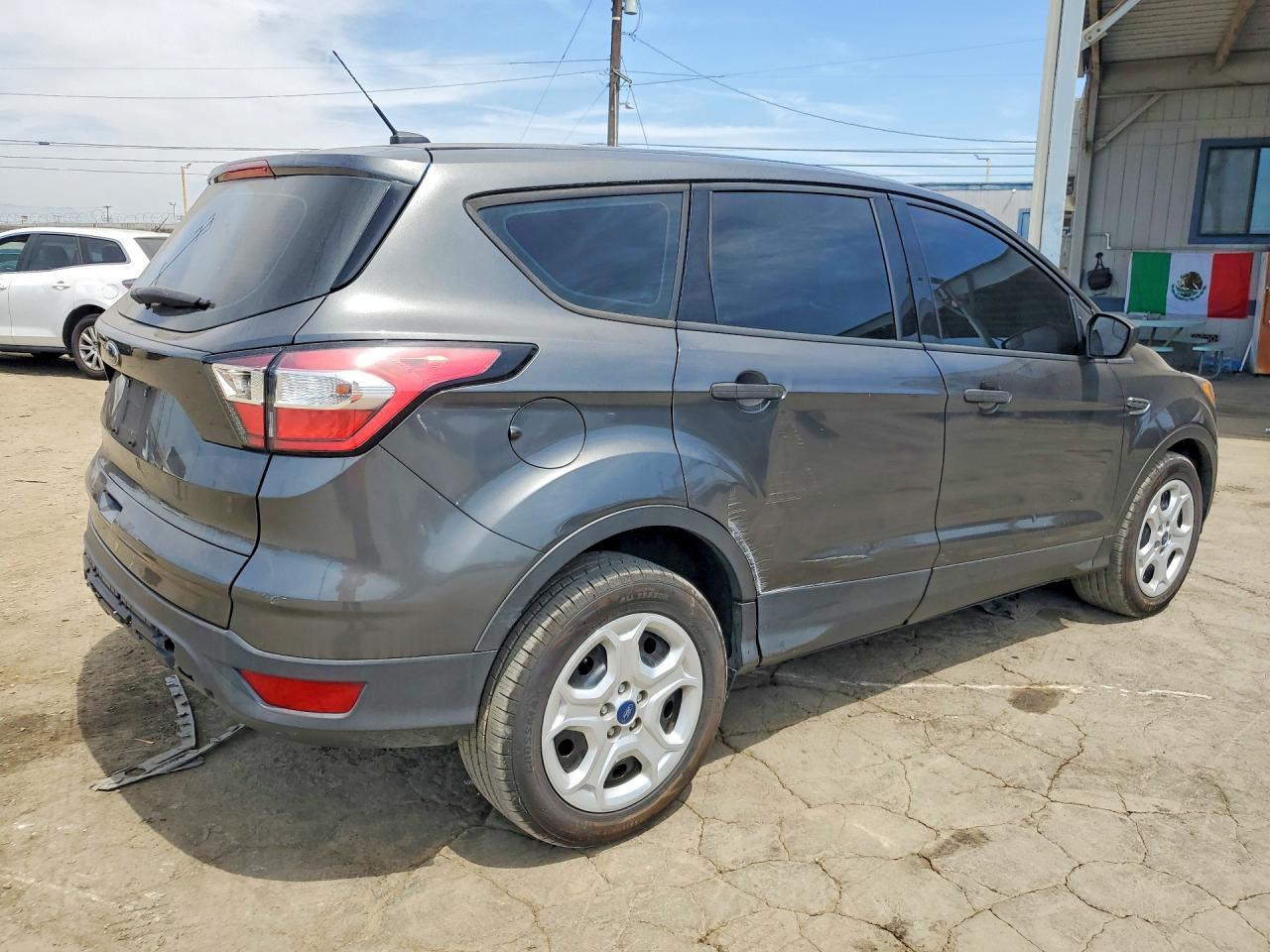 2017 Ford Escape S - zdjęcie 3