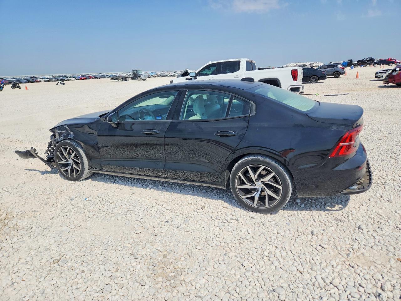 2020 Volvo S60 T5 Momentum - zdjęcie 2