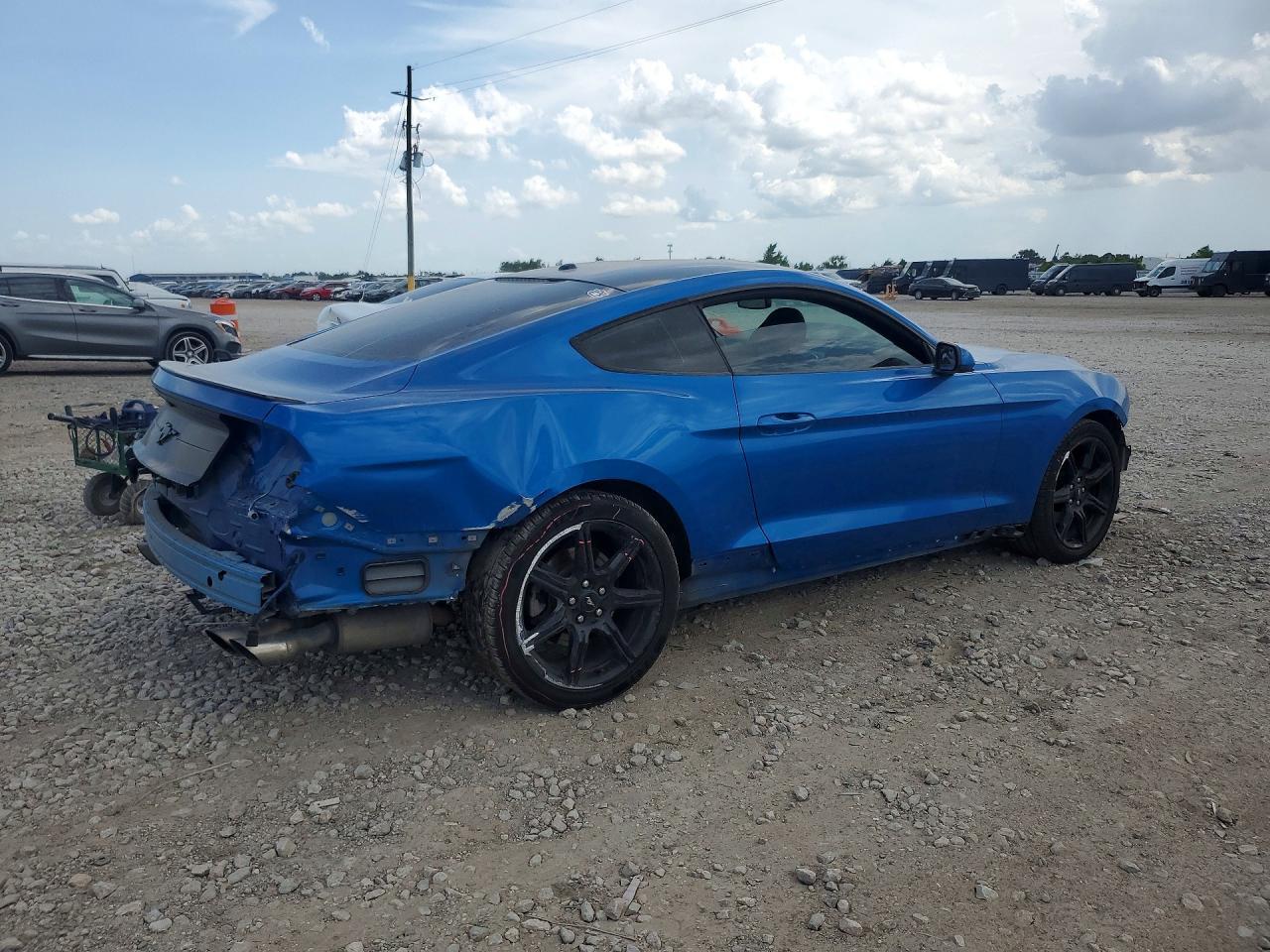 2019 Ford Mustang - zdjęcie 3