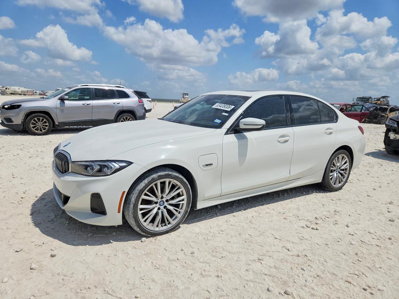 2023 BMW 330E - zdjęcie główne