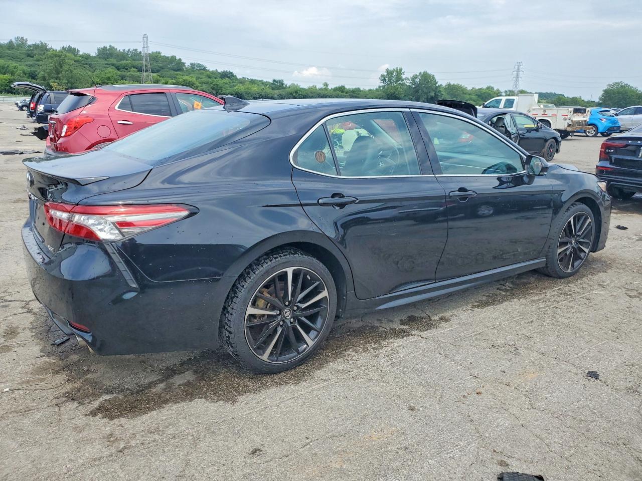 2018 Toyota Camry Xse - zdjęcie 3