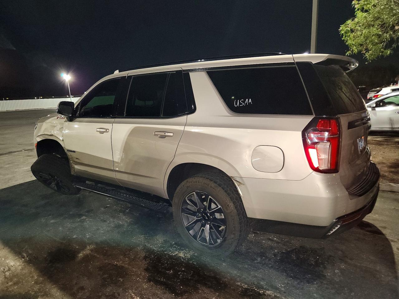 2021 Chevrolet Tahoe K1500 Z71 - zdjęcie 2
