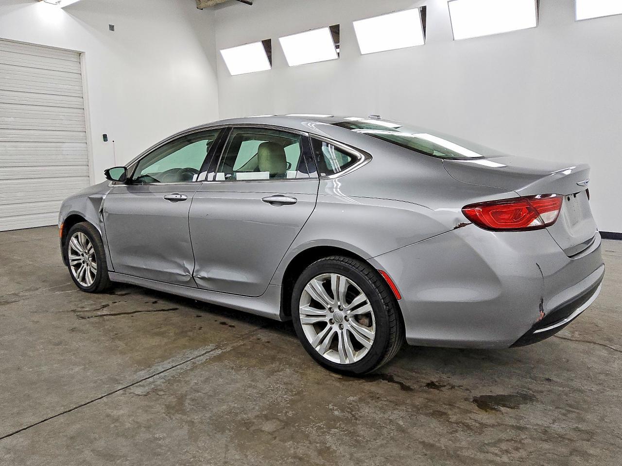 2015 Chrysler 200 Limited - zdjęcie 2