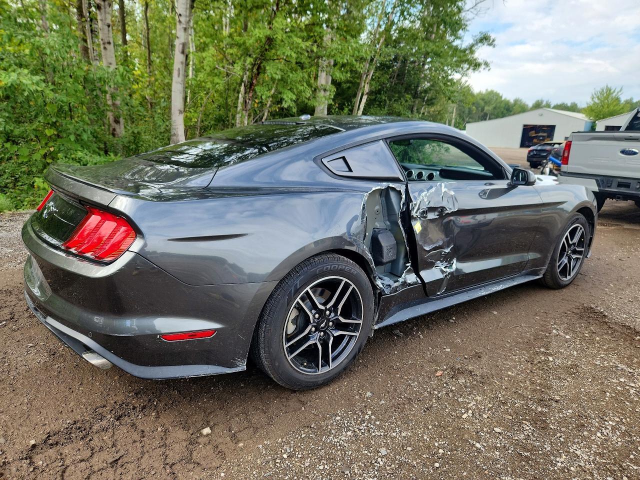 2020 Ford Mustang - zdjęcie 3