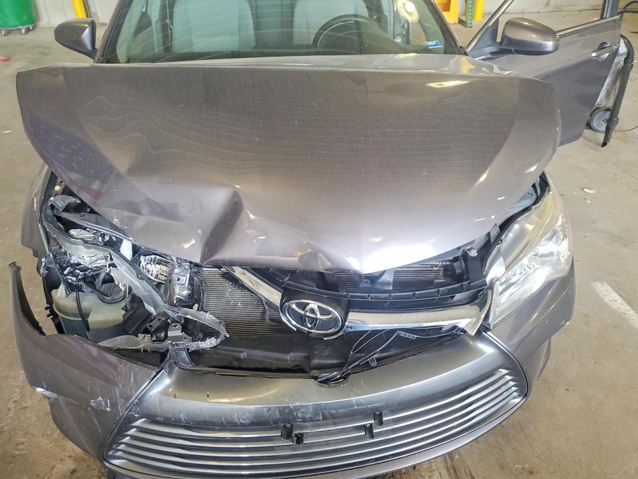 2017 Toyota Camry Le - zdjęcie 11