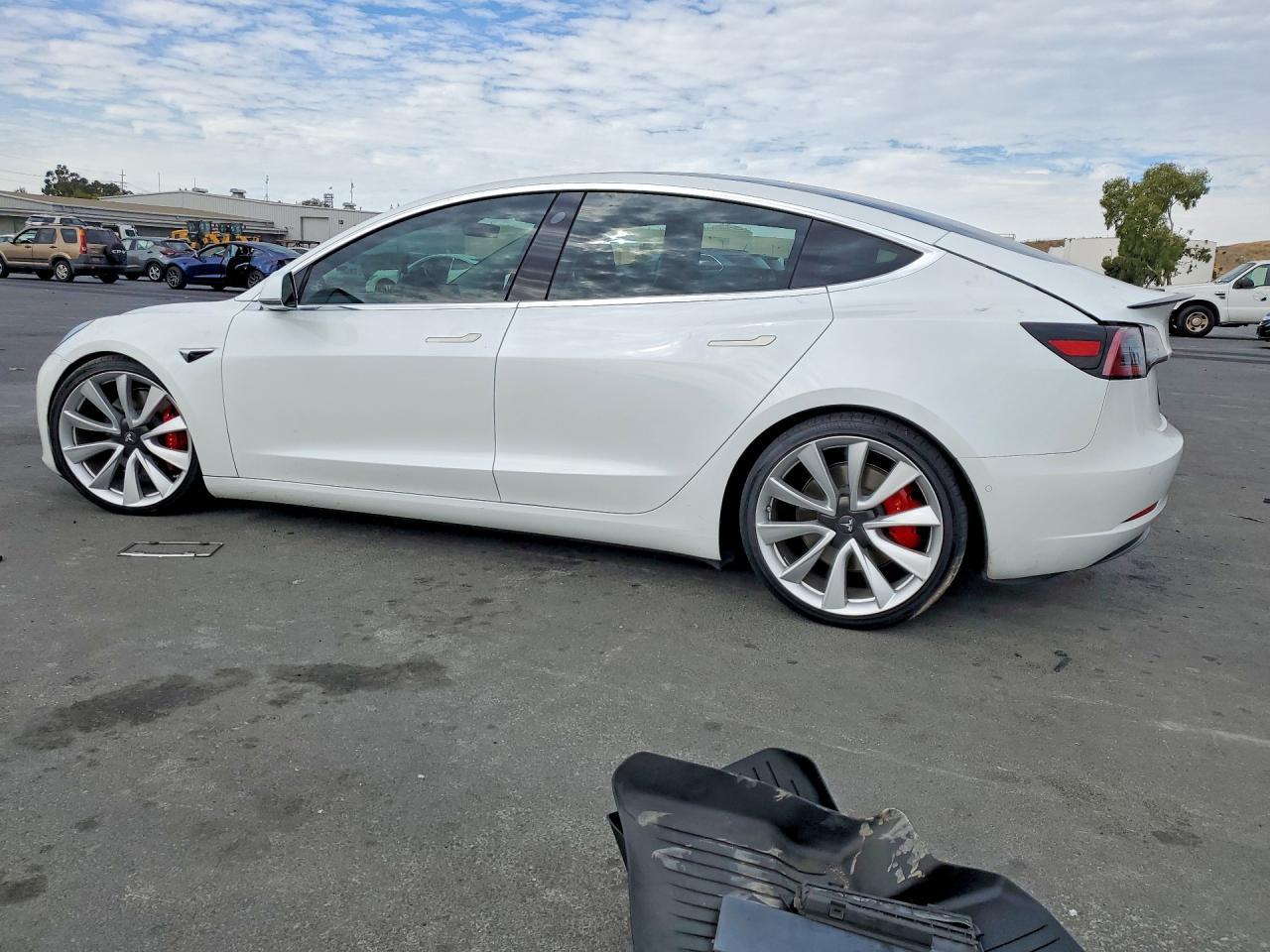 2019 Tesla Model 3 - zdjęcie 2
