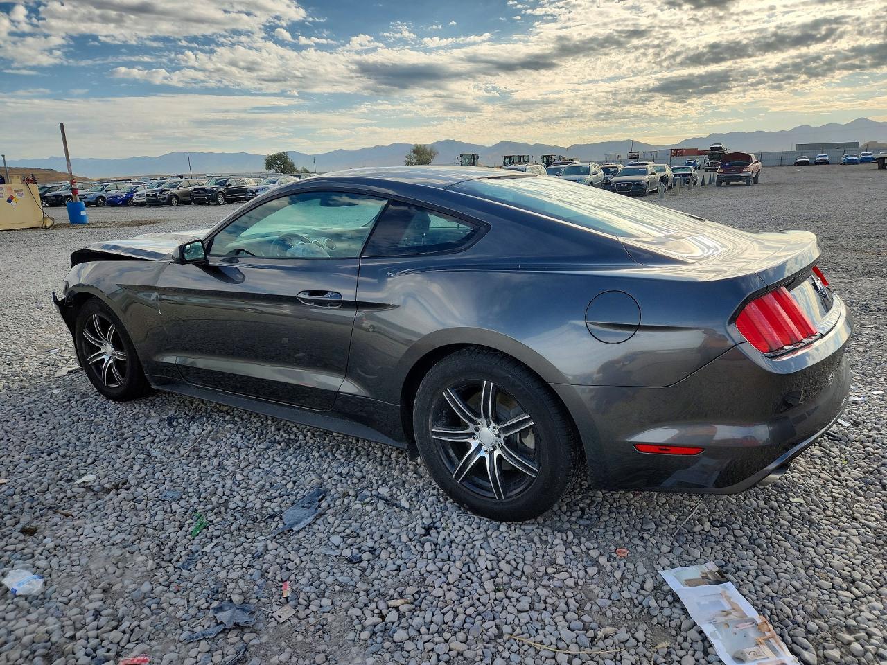 2015 Ford Mustang - zdjęcie 2