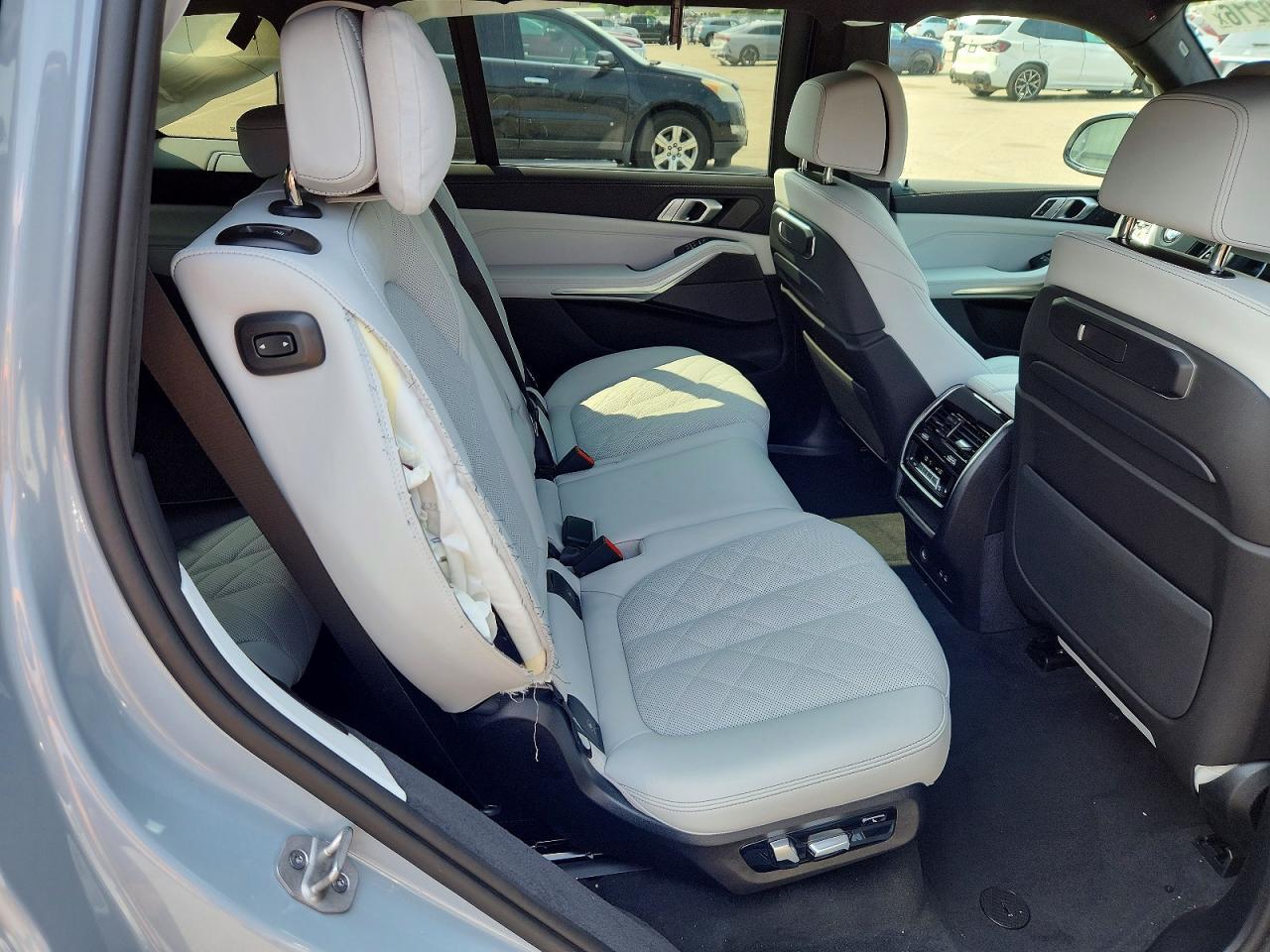 2026 BMW X7 xDrive40I - zdjęcie 11