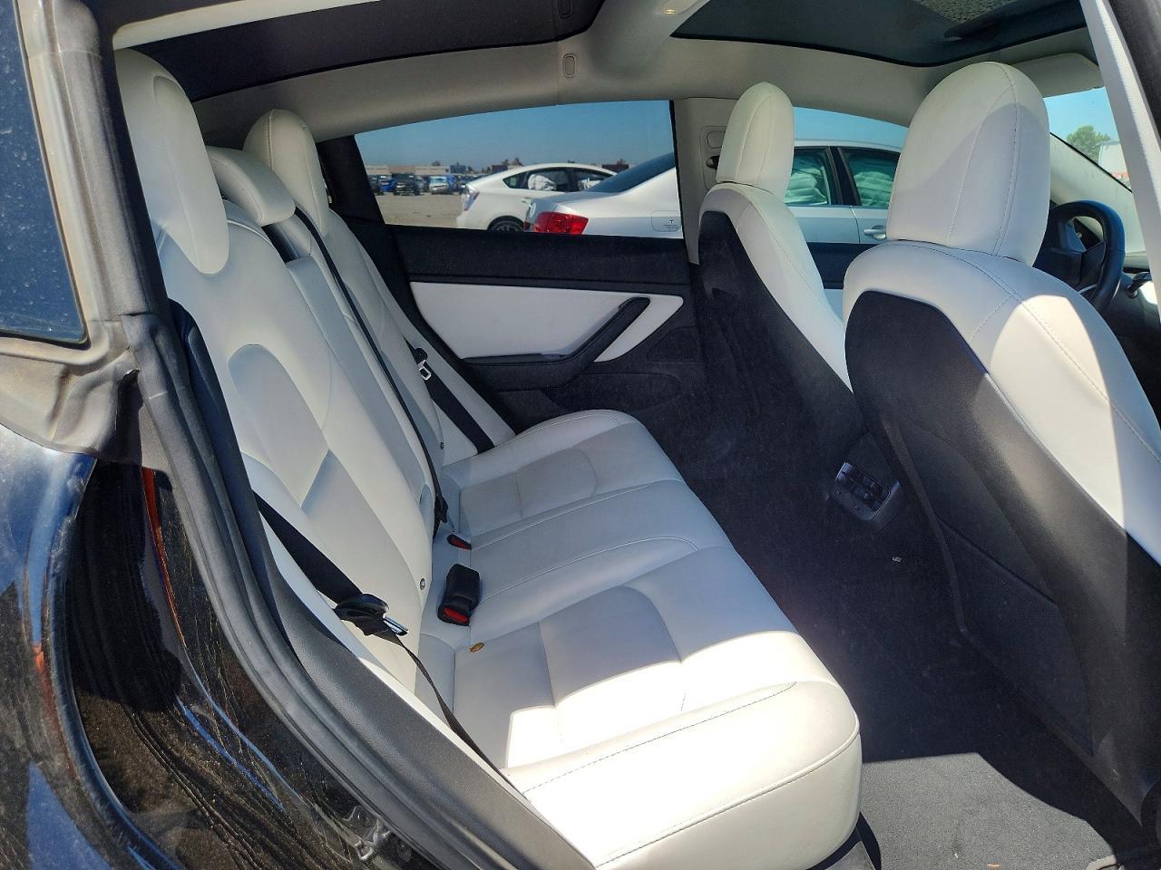 2018 Tesla Model 3 - zdjęcie 10