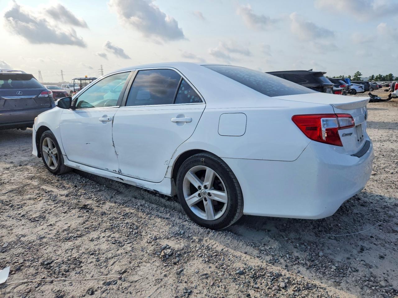 2014 Toyota Camry Se - zdjęcie 2