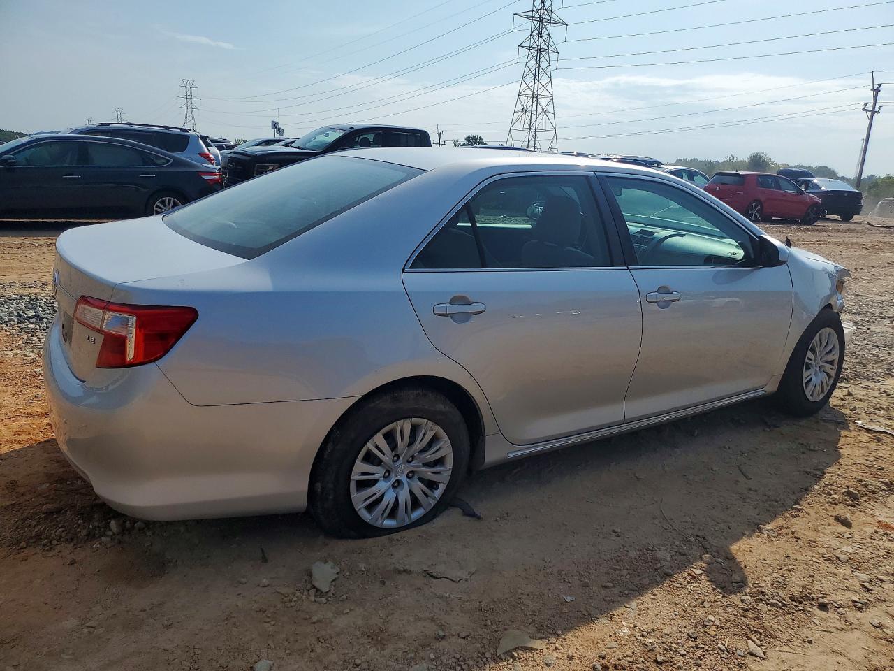 2013 Toyota Camry Le - zdjęcie 3