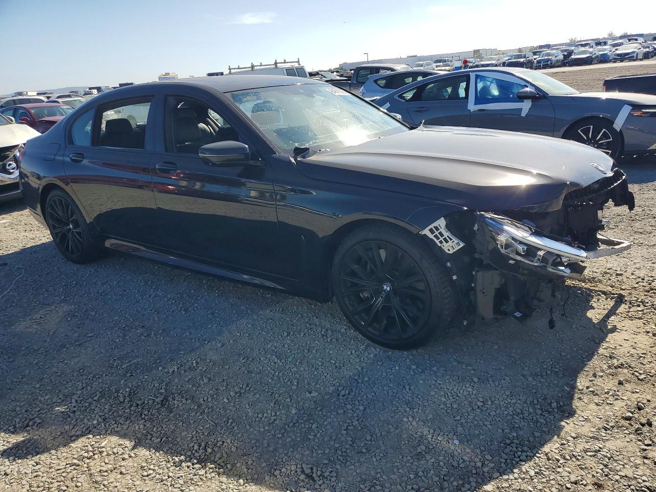 2021 BMW 750 Xi - zdjęcie 4