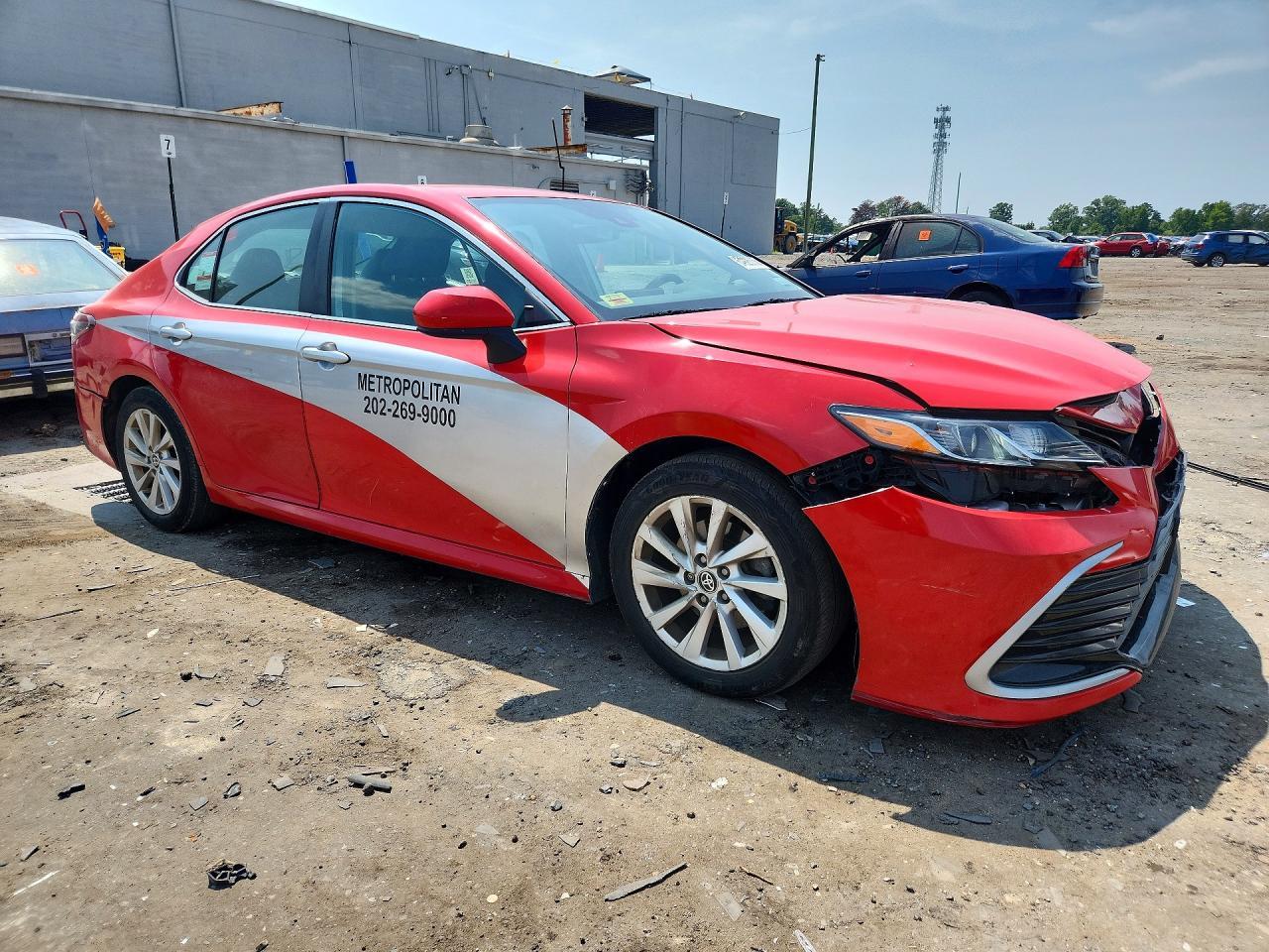 2021 Toyota Camry Le - zdjęcie 4