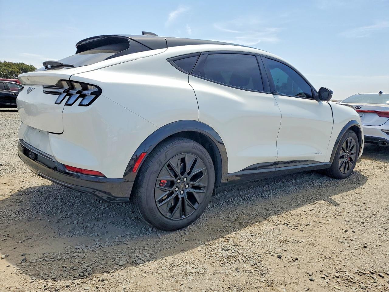 2025 Ford Mustang Mach-E Premium - zdjęcie 3