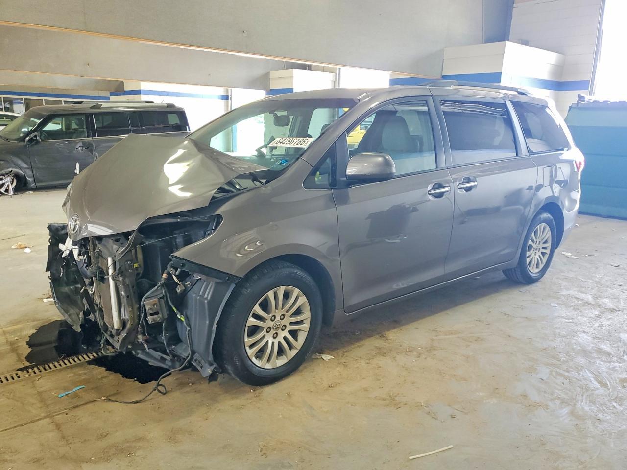2017 Toyota Sienna Xle Premium 8-Passenger - zdjęcie główne