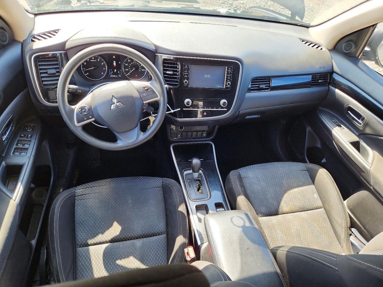 2020 Mitsubishi Outlander - zdjęcie 8