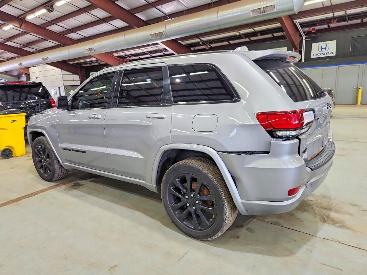 2020 Jeep Grand Cherokee Laredo - zdjęcie 2