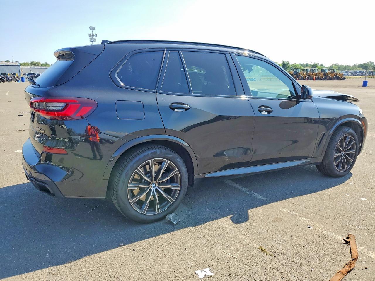 2021 BMW X5 M50I - zdjęcie 3