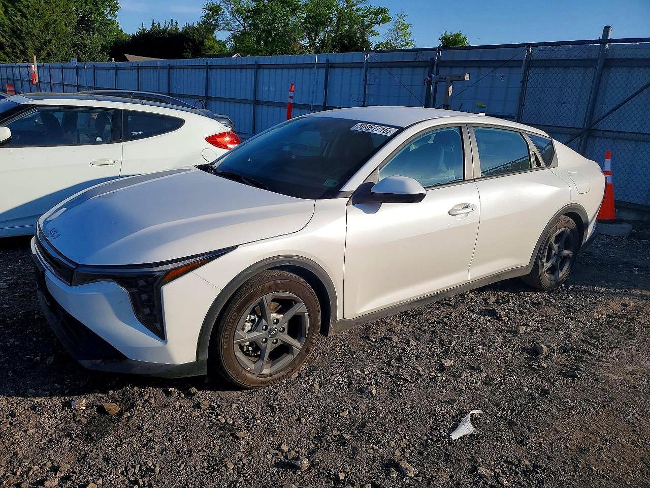 2025 Kia K4 Lxs - zdjęcie główne