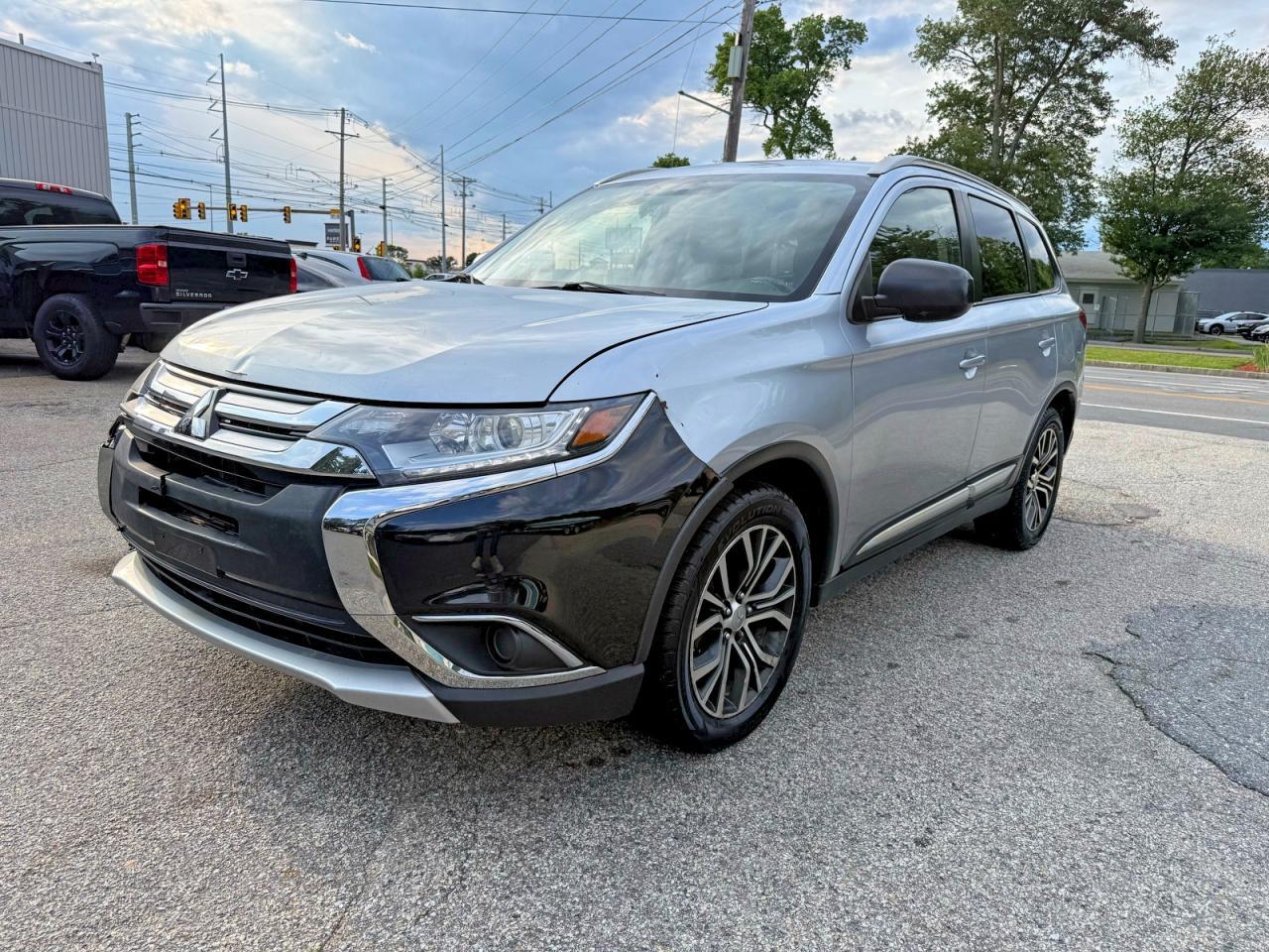 2016 Mitsubishi Outlander Se - zdjęcie 2