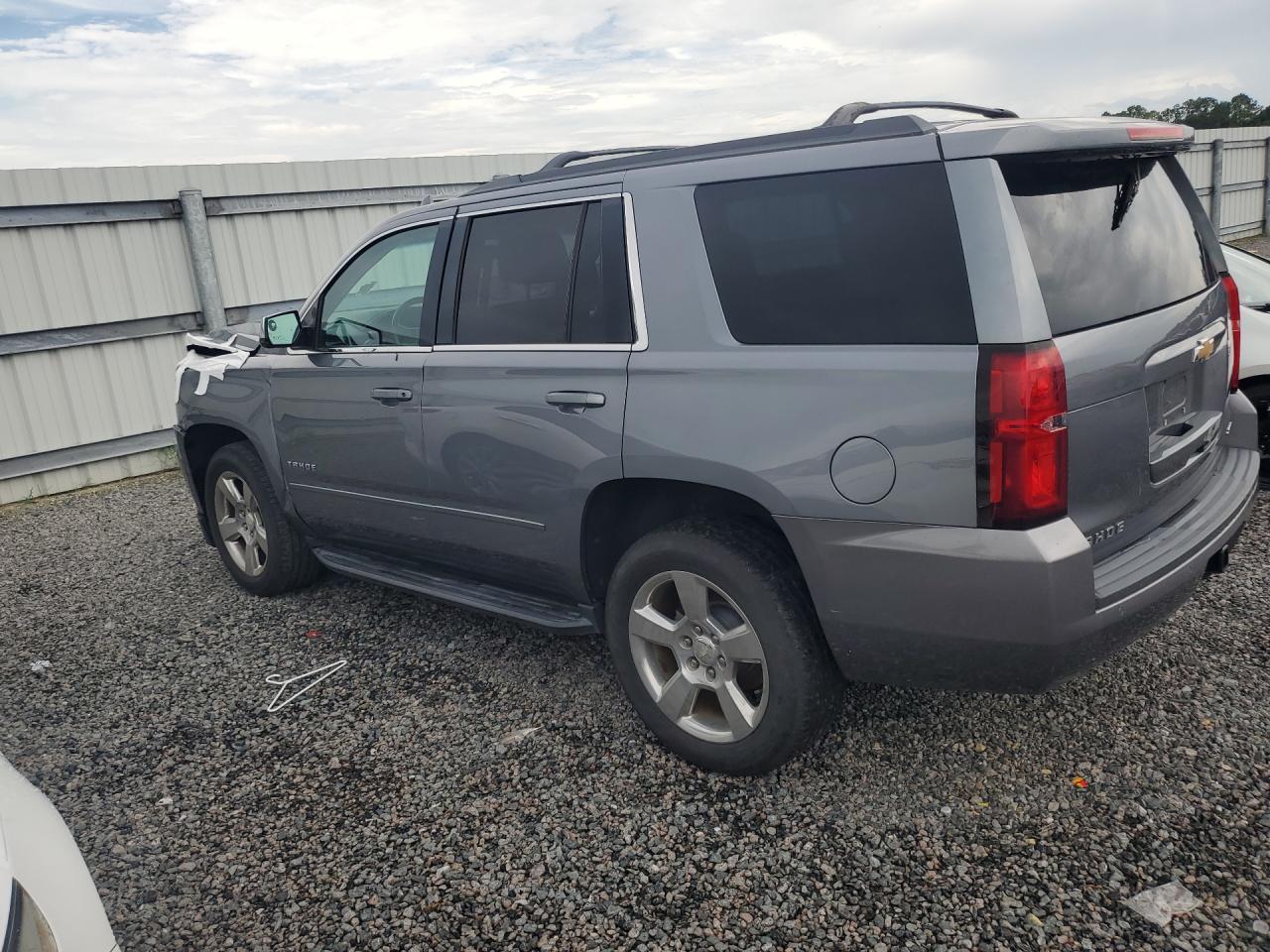 2019 Chevrolet Tahoe C1500 Ls - zdjęcie 2