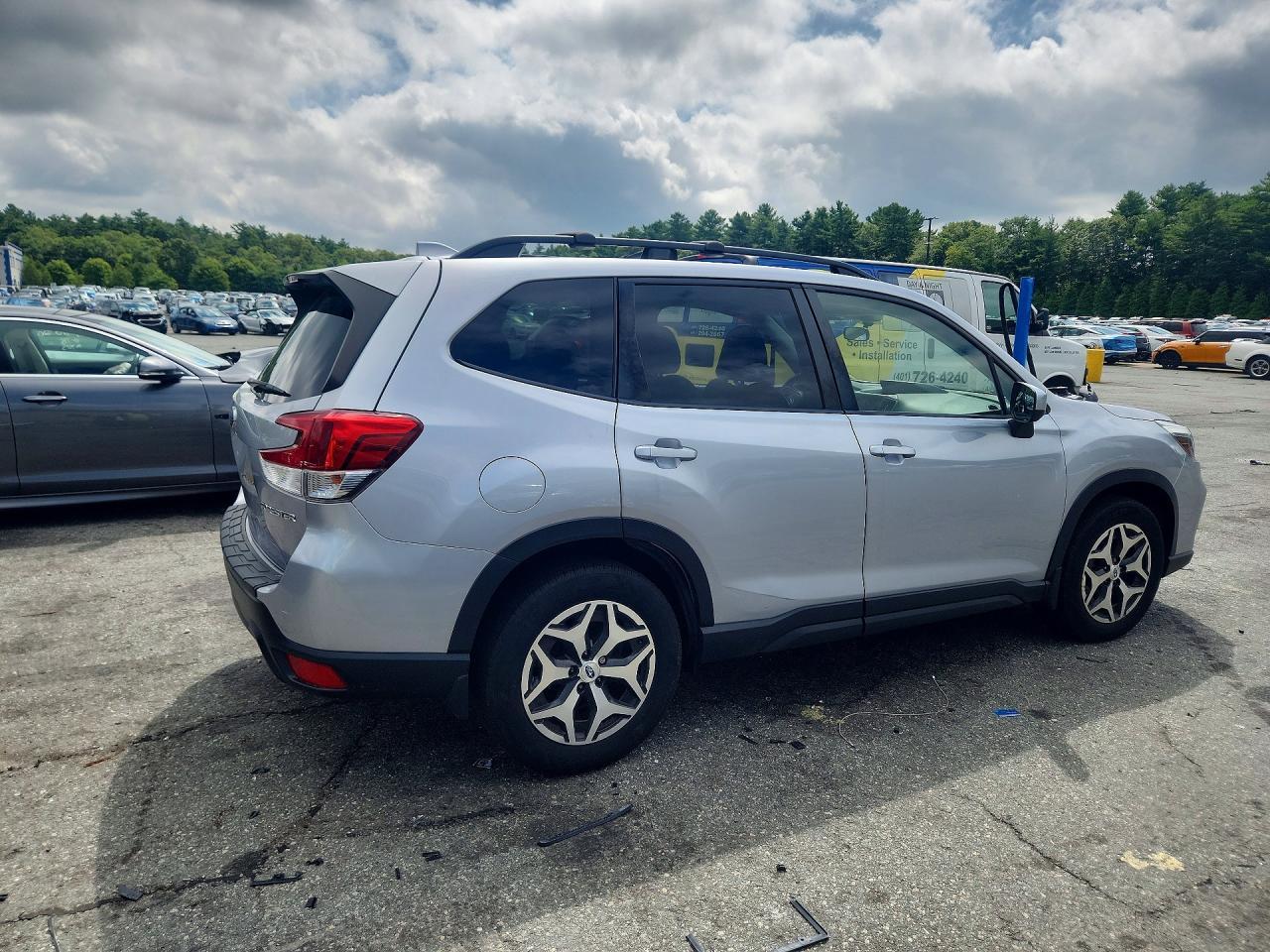 2020 Subaru Forester Premium - zdjęcie 3