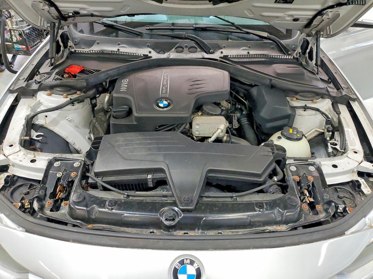 2016 BMW 320 Xi - zdjęcie 11