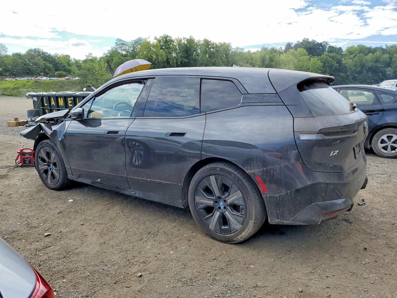 2025 BMW Ix xDrive50 - zdjęcie 2