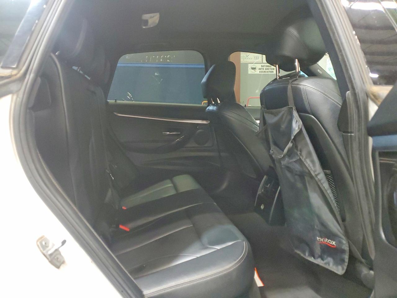 2018 BMW Seria 3 330i - zdjęcie 10